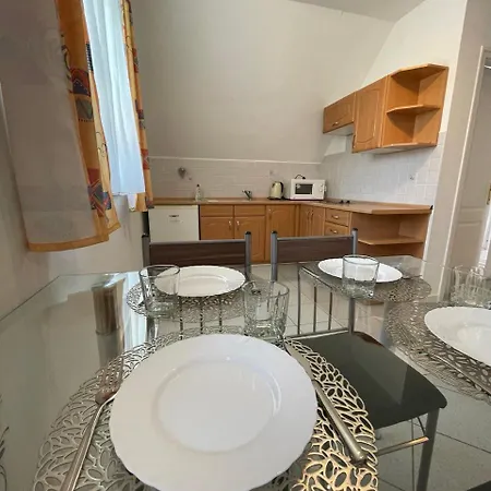 Zámor 10 Apartmant *
